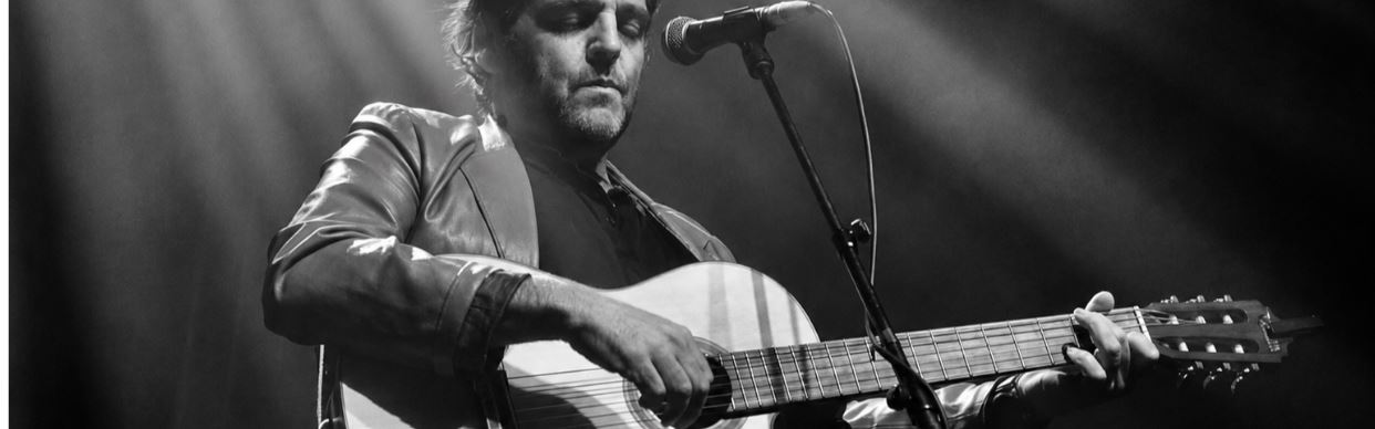 Alex Lloyd Up Close and Personal